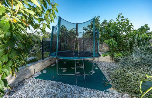 Luxury White Sails Villas with a Multi Sport Court and Sea View - Photo 16