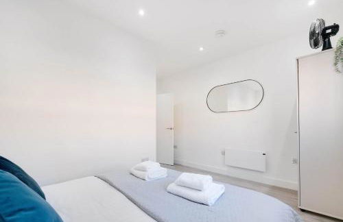 Luxurious 1 Bed Serviced Apartment with Wi-Fi - Photo 21