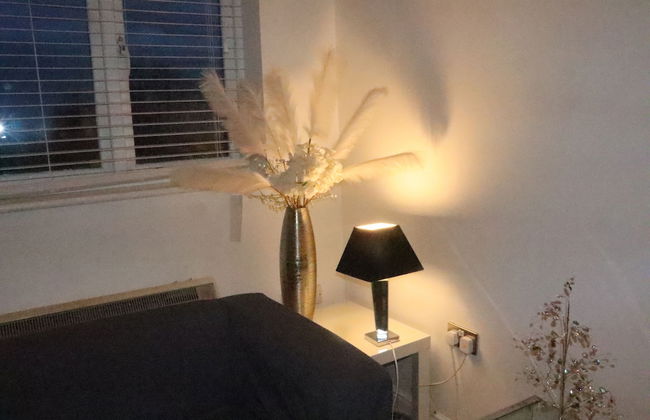 Skyline Haven Modern 2BR w/ Free Parking & 4kTV - Photo 32