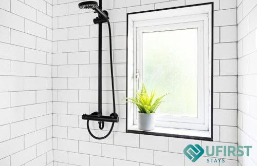 Ideal 4BR Home - Near City Hospital, Sherwood, Clinton Market, QMC & City Centre - Sleeps 8 - Foto 40