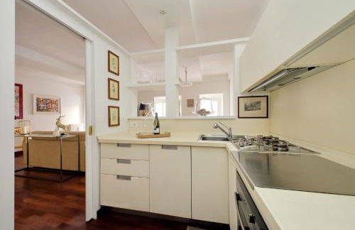 The Pantheon view in the heart of Rome - Photo 5