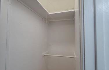 Across St Francis Hospital and near Northwestern - Foto 16