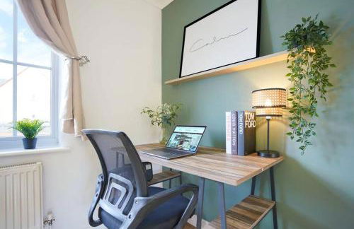 Grange House with Free Parking, Garden, Superfast Wifi and Smart TVs with Netflix by Yoko Property - Photo 14