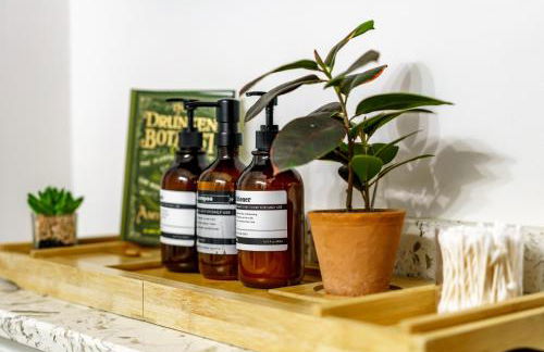 Jungle House Luxury Homes - Columbus Downtown Short North - Walk to Convention Center & Nationwide Arena - Sleeps up to 10 - Free Parking - Over 5,800 Five Stars - Foto 18