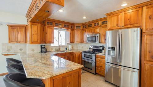 Spacious Stay near Airport, Downtown & Ski Resorts - Foto 3