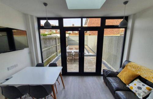 Oole 2 bed & en-suites house with parking near beach - Foto 7