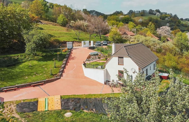 Captivating 3-bedrooms Cottage in the Hills - Foto 1