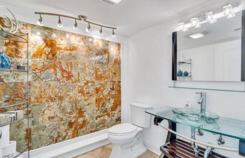 Lakefront 3BR w Balconies Near French Qtr - Foto 16