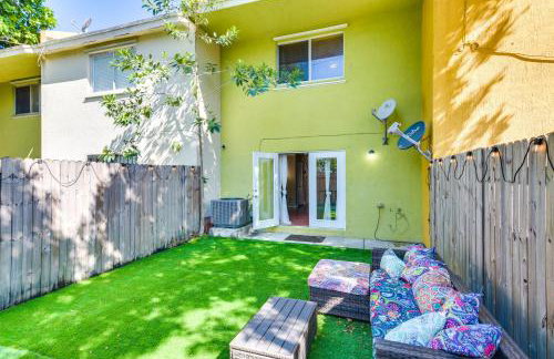 5 Mi to Hard Rock Stadium! Convenient World Cup HQ - Foto 25