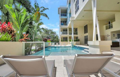 Coastal Condo Deerfield Beach Retreat 3 bed 2 bath - Photo 10