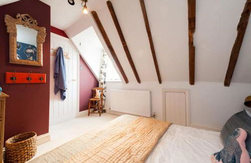 Charming Tudor riverside house - Foto 55