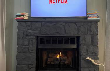 Pocono Chalet,Hot Tub,Arcade,Fireplace, Lake,Pool, Pet friendly, near Jim Thorpe No extra fees to use amenities - Foto 25