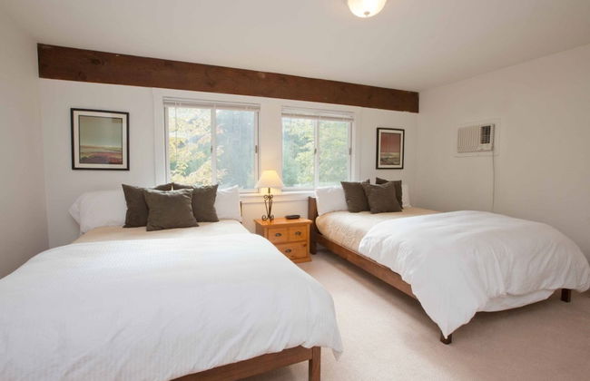 2BR Topnotch Condo - Photo 2