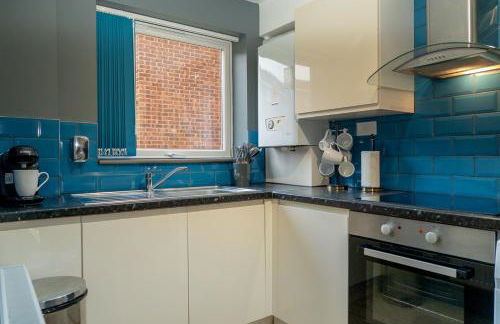 Free Parking New Modern Gem in Harrow - Photo 5