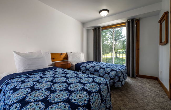 Spacious 8 bdrm Blue Mountain Cottage, Perfect for Large Groups, Private Beach, BBQ, Hot Tub, Sauna - Foto 3