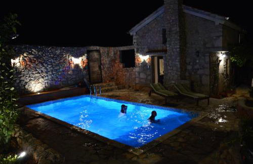 Three Sisters, absolutely unique stone houses, 200 m from the beach - Photo 2