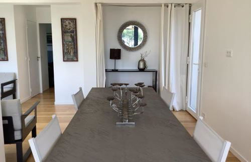 LA TERRASSE DES LAURIERS SUR L'ÎLE DU LEVANT - Foto 16