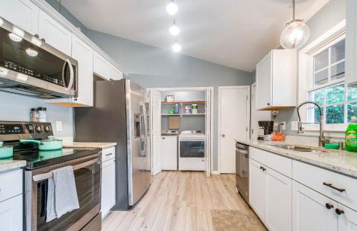 Home with Pet-Friendly Yard, 1 Mi to Dtwn Raleigh! - Foto 11