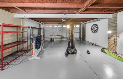 Stunning Gem Home w Heated Salt Pool & Game Room - Foto 78