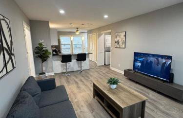 Spacious 2BR Apt with Balcony and 2 King Beds Sleeps 6 - Foto 1