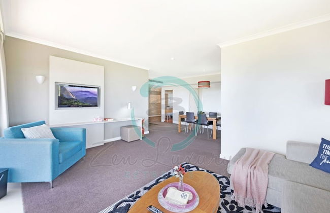 Coastal Elegance Sunset Pool Balcony Dining - Foto 7