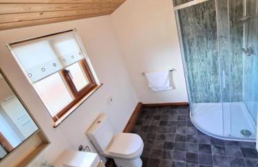 Ochil 9 with Private Hot Tub - Fife - Loch Leven - Lomond Hills - Pet Friendly - Photo 13