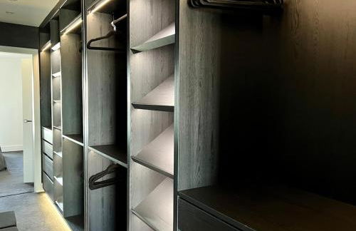 Luxury 2 Bed Apartment - River Views - Parking - Photo 8