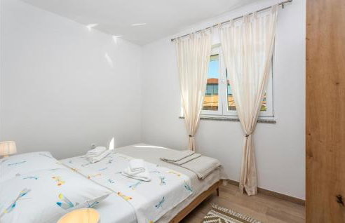 Stunning Apartment In Mladenici - Photo 7