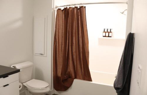 Resort-Style APT with Pool, Gym & Parking 10min to Disneyland - Foto 39