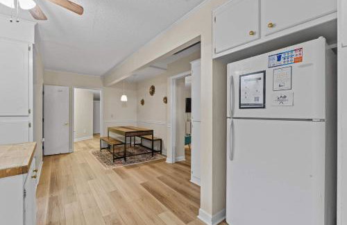 The Mid-Century Hub Close to Everything - Photo 16