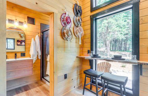 8 Mi to Farragut State Park Wooded Cabin Escape! - Photo 7