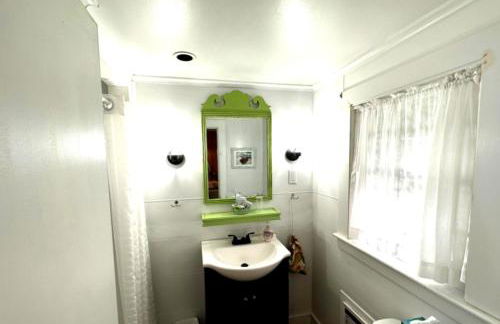 Cottage 4 - Queen and Full Beds Child Loft w 2 Twins Private Bath Kitchenette Pets Allowed Fee applies - Foto 8