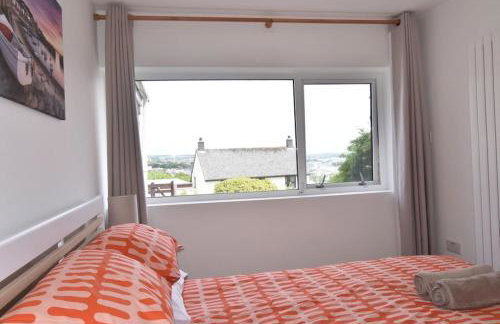 Family House - Breath Taking Views Over Mounts Bay - Photo 16