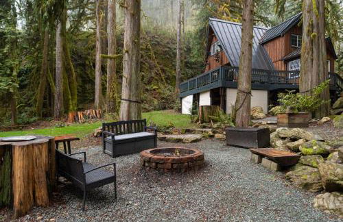 Secluded Forest Cabin with Hot Tub and Private Waterfall - Foto 63