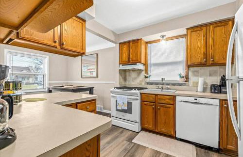 Newly Renovated 4 Bedroom 2 Bath Downtown Dearborn - Foto 12