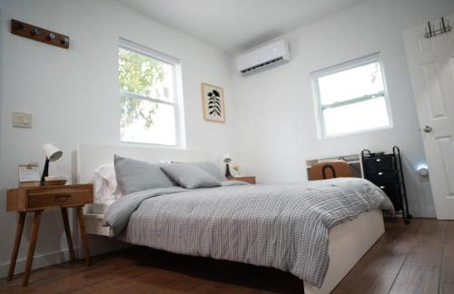 Stylish Studio Near Wynwood & Design District - Photo 3