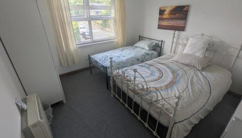 The Apartment at Chalk House - 3 Beds - 1 Cot - Foto 4, towels, wardrobe