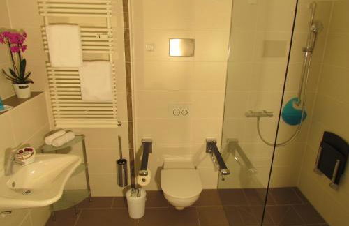 AMENITY-Garden-Apartments - Photo 6