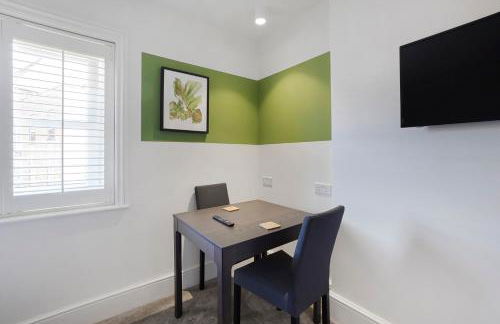 Canterbury 5 bedroom house stay- sleeps upto 9 - Foto 8