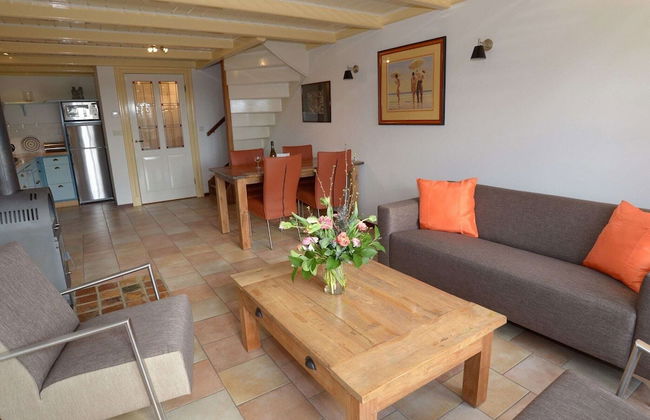 Charming Holiday Home in Texel - Photo 4