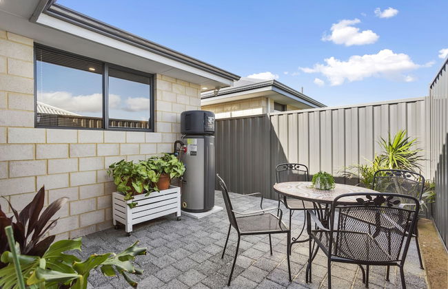 Perth Airport Hideaway - Photo 19