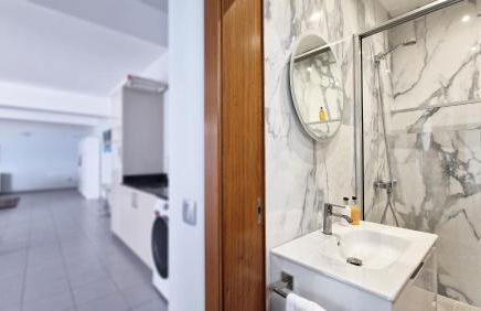 Azure Serenity Villa by LovelyStay - Foto 37