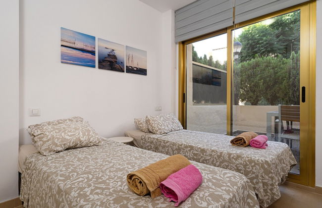 Beachside Apartment With Shared Pool - Photo 2