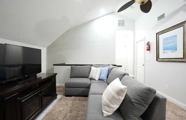 Sweet 4 bedroom, 3 bath plus Loft Bedroom, Pool Home - Photo 21