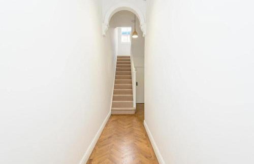 Stylish Leeds City Centre Retreat with Private Terrace & Hottub - Foto 11