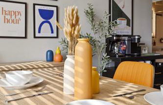 CASA Arlington Suite with Top-Tier Amenities & Parking - Foto 8