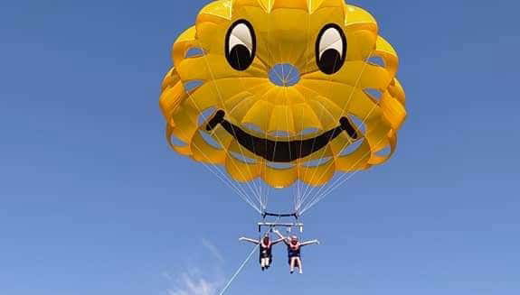 Parasailing a Cala Bona