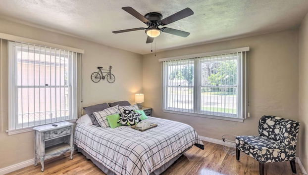 Bakersfield City Home w Patio and Garden - Photo 3, Chambre