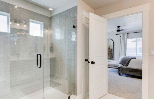 Midway to Heaven! BRAND NEW 5 bed 4.5 bath, HOTTUB - Photo 53