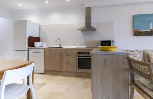 Modern apartment with pool on the beachfront in Marbella by SharingCo - Photo 34